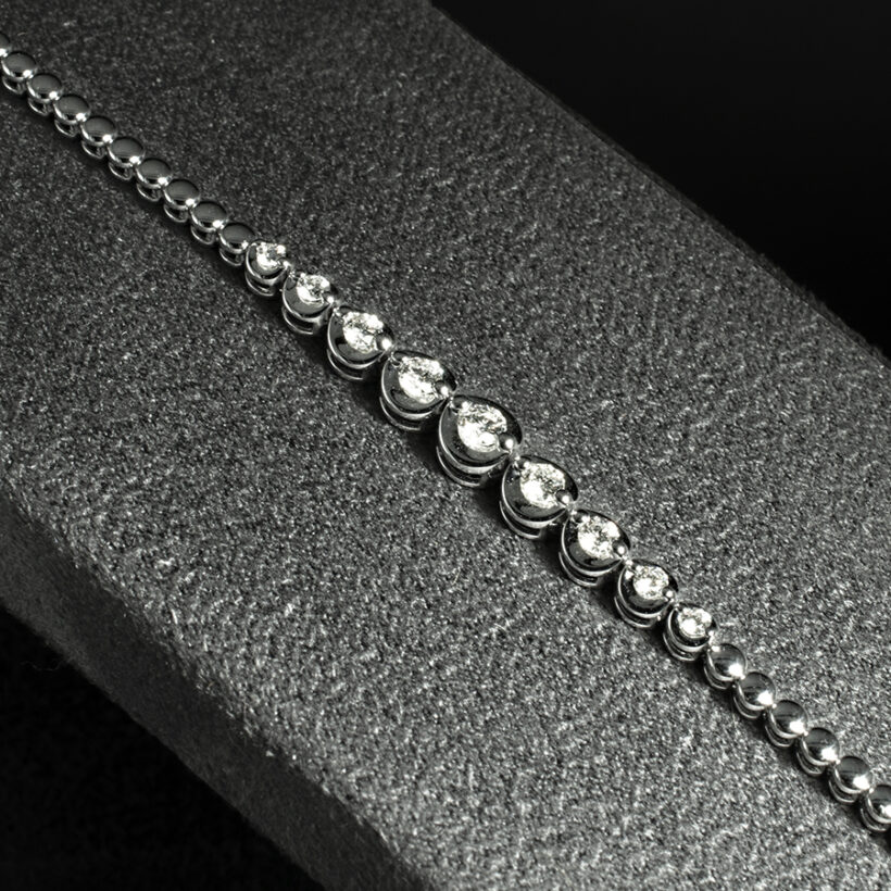 Ladies 18kt White Gold Diamond Set Bracelet, Round Brilliant Cut Diamonds 0.31ct (9)