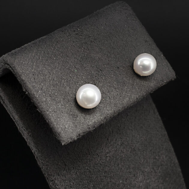 Round White River Cultured Pearl Studded Earrings 5.5-6mm Yellow Gold Fittings