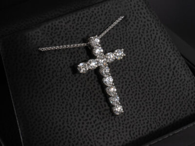 18kt White Gold Diamond Cross Pendant, Shared Claw Design, Round Brilliant Cut Lab Grown Diamonds 1.55ct (12)