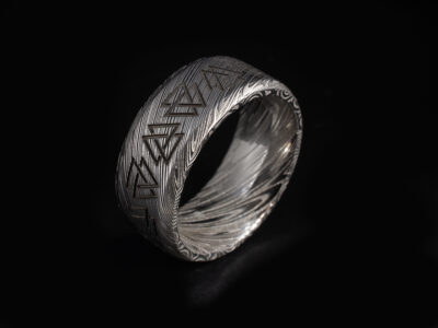 Gents Bespoke Damascus Steel Wedding Ring, Chamfered Edge with 'Vaulkknot' Triangle Repeat Pattern, 9mm Width, Heimskringla Damascus Pattern